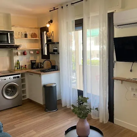 Appartement For 2 People Near The Of