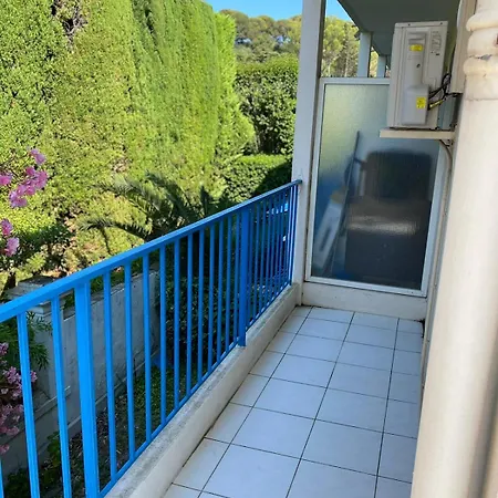 For 2 People Near The Of Appartement Antibes