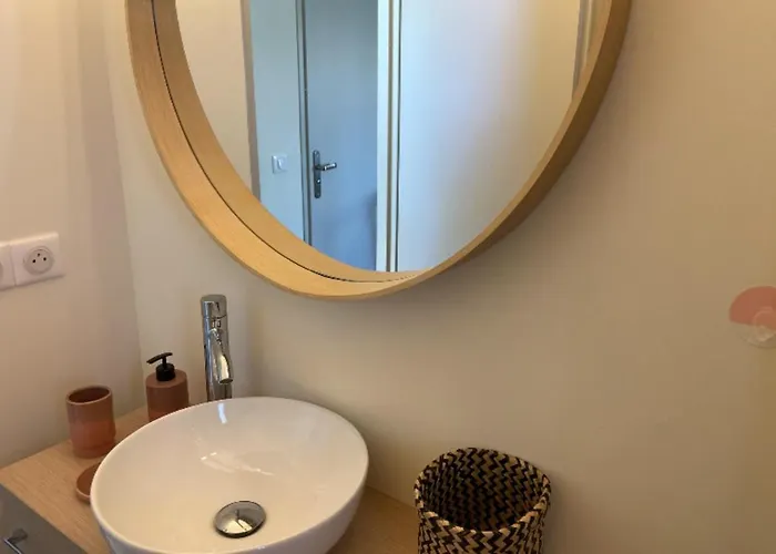 For 2 People Near The Of Appartement