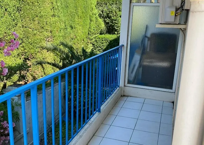 For 2 People Near The Of Appartement Antibes